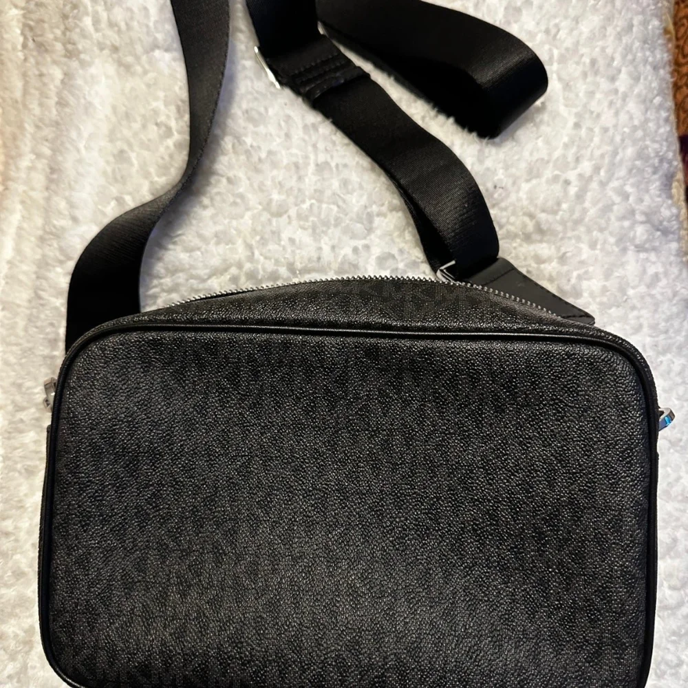 Michael Kors Crossbody - Picture 2 of 2